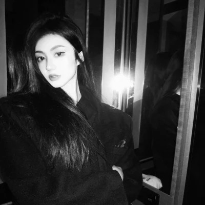 2025女生微信头像图片潮流
