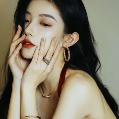 2025女生微信头像图片潮流