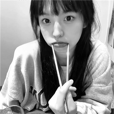黑白头像漂亮女生可爱真人