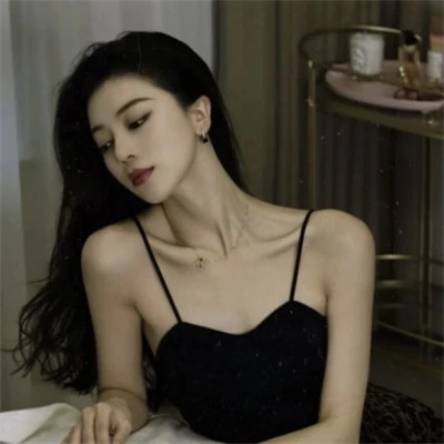 2025最潮头像女生高清图片