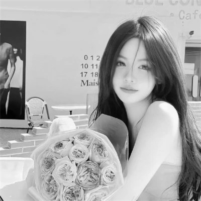 女士高冷黑白头像图片高清