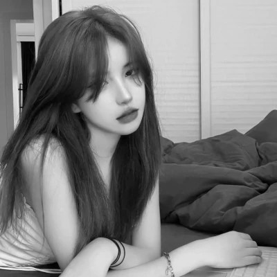 女士高冷黑白头像图片高清