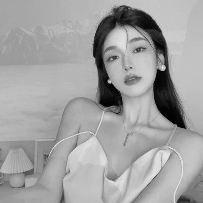 女士高冷黑白头像图片高清