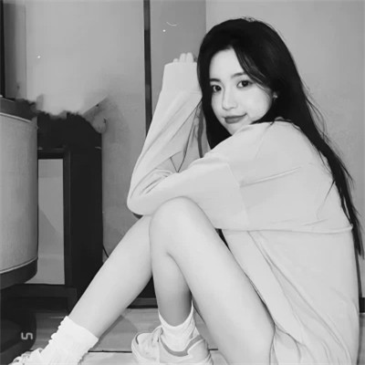 女士高冷黑白头像图片高清