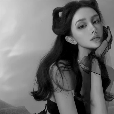 女士高冷黑白头像图片高清