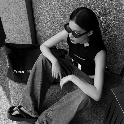 女士高冷黑白头像图片高清