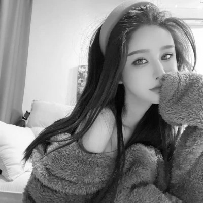 女士高冷黑白头像图片高清
