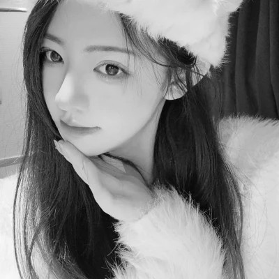 女士高冷黑白头像图片高清