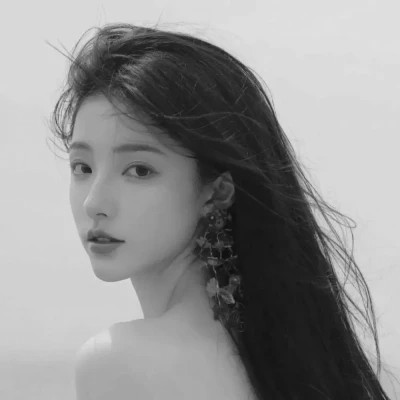 女士高冷黑白头像图片高清