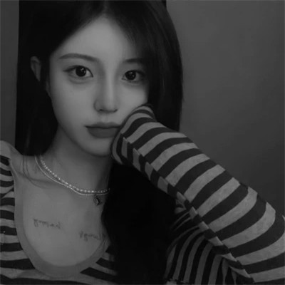 女士高冷黑白头像图片高清