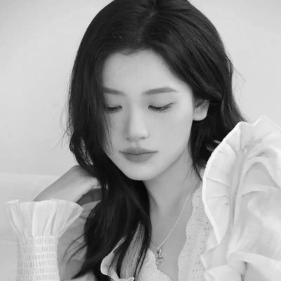 女士高冷黑白头像图片高清