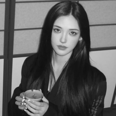 女生高清黑白真人微信头像图片