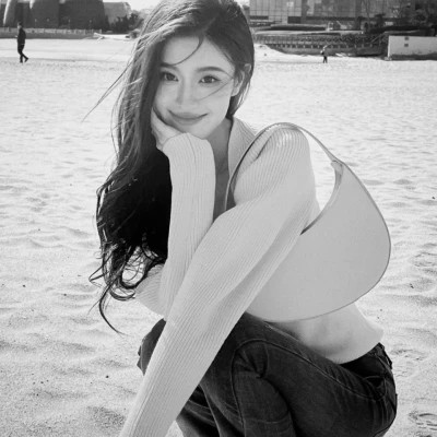 女生高清黑白真人微信头像图片