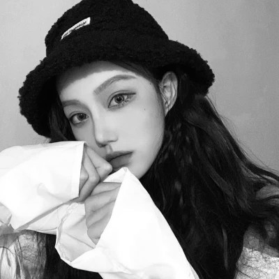 女生高清黑白真人微信头像图片