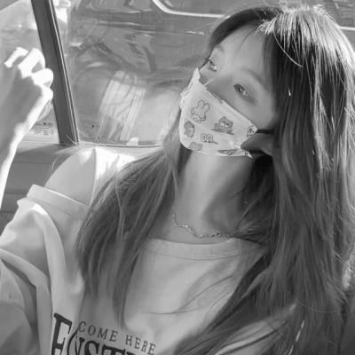 女生高清黑白真人微信头像图片