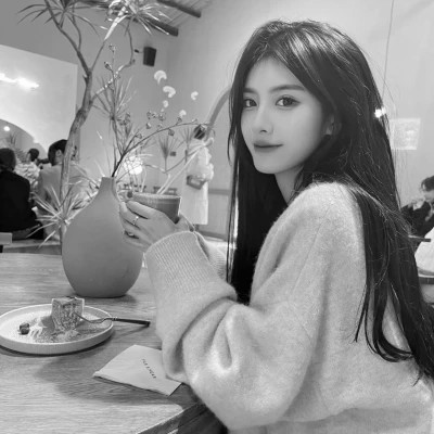 女生高清黑白真人微信头像图片
