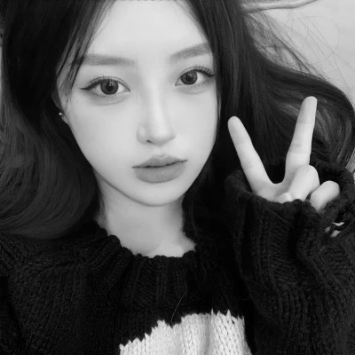 女生高清黑白真人微信头像图片