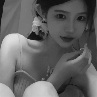 女生高清黑白真人微信头像图片