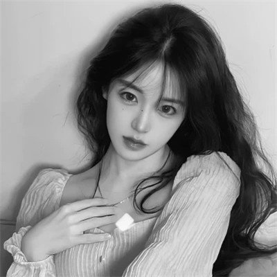 女生高清黑白真人微信头像图片