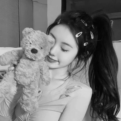 女生高清黑白真人微信头像图片