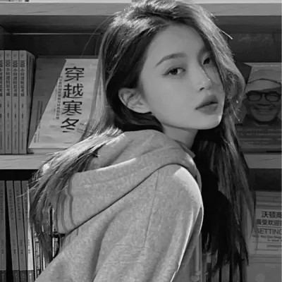 女生高清黑白真人微信头像图片