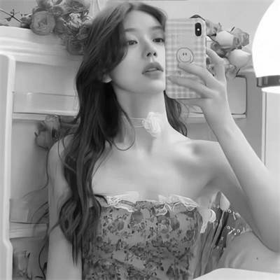 女生高清黑白真人微信头像图片
