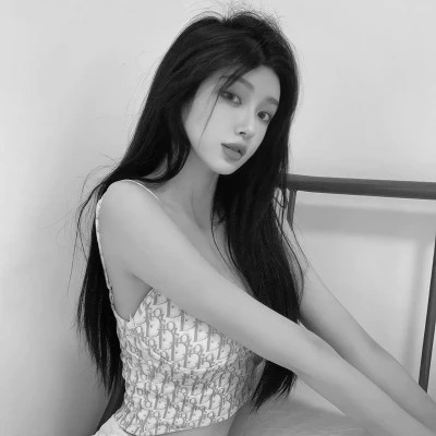 女生高清黑白真人微信头像图片