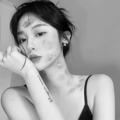 女生高清黑白真人微信头像图片