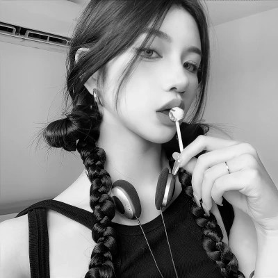 女生高清黑白真人微信头像图片