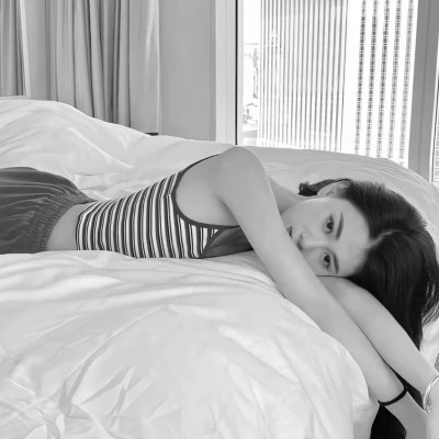 女生高清黑白真人微信头像图片