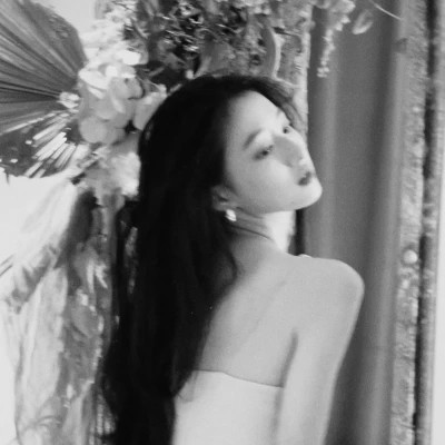 女生高清黑白真人微信头像图片
