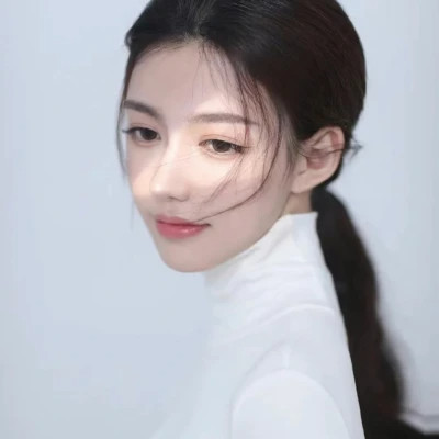 2025最火好看头像女生热门网红图片