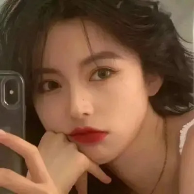 2025最火好看头像女生热门网红图片