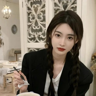 2025最火好看头像女生热门网红图片