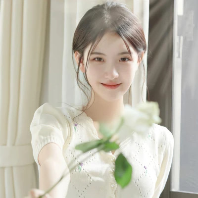 2025最火好看头像女生热门网红图片