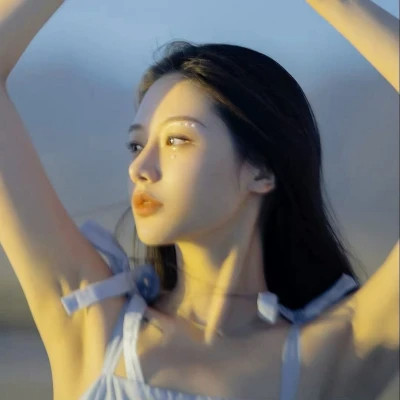 2025最火好看头像女生热门网红图片