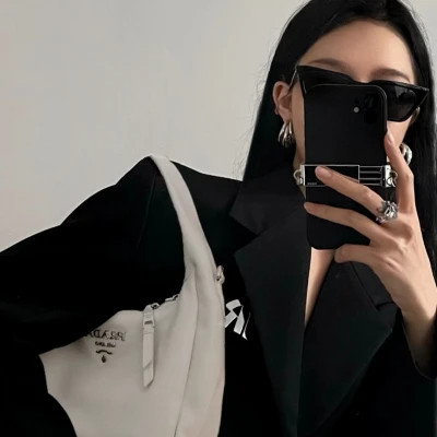 2025最火好看头像女生热门网红图片