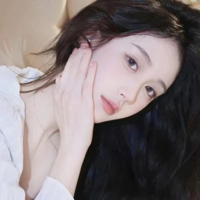 2025最火好看头像女生热门网红图片