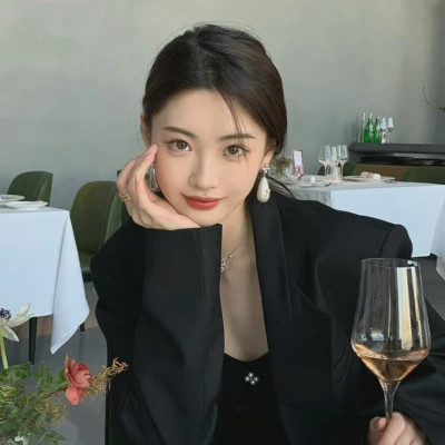 2025最火好看头像女生热门网红图片