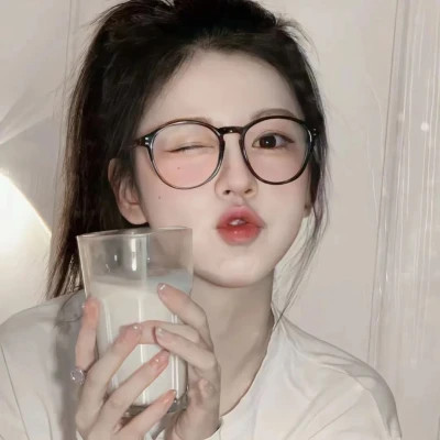 2025最火好看头像女生热门网红图片