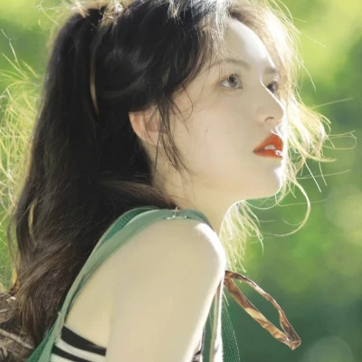 2025最火好看头像女生热门网红图片