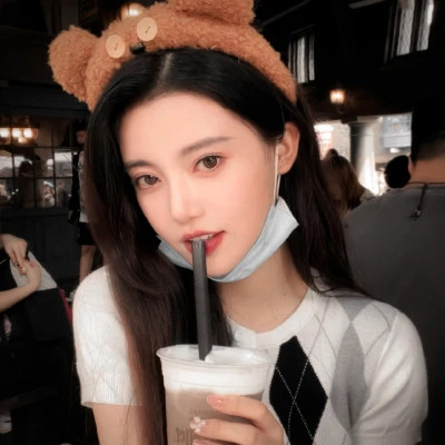 2025最火好看头像女生热门网红图片