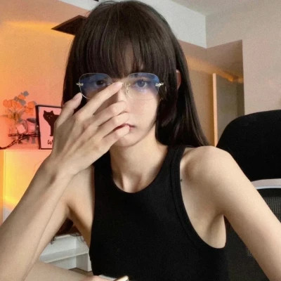 2025最火好看头像女生热门网红图片