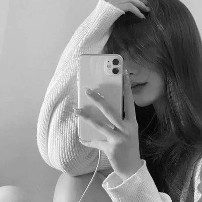 黑白现代女头真人图片