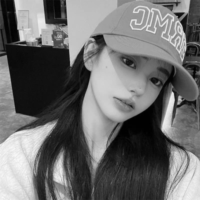 头像图片2025最火爆黑白女生