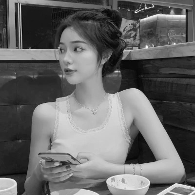 头像图片2025最火爆黑白女生