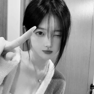头像图片2025最火爆黑白女生