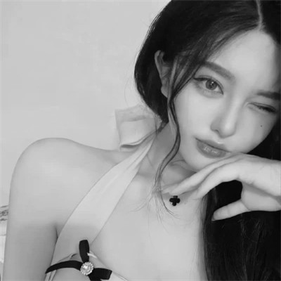 头像图片2025最火爆黑白女生
