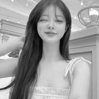 头像图片2025最火爆黑白女生