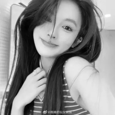 头像图片2025最火爆黑白女生